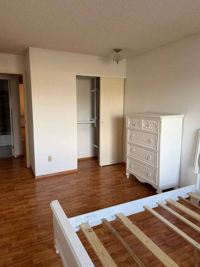 Private room/shared available now
