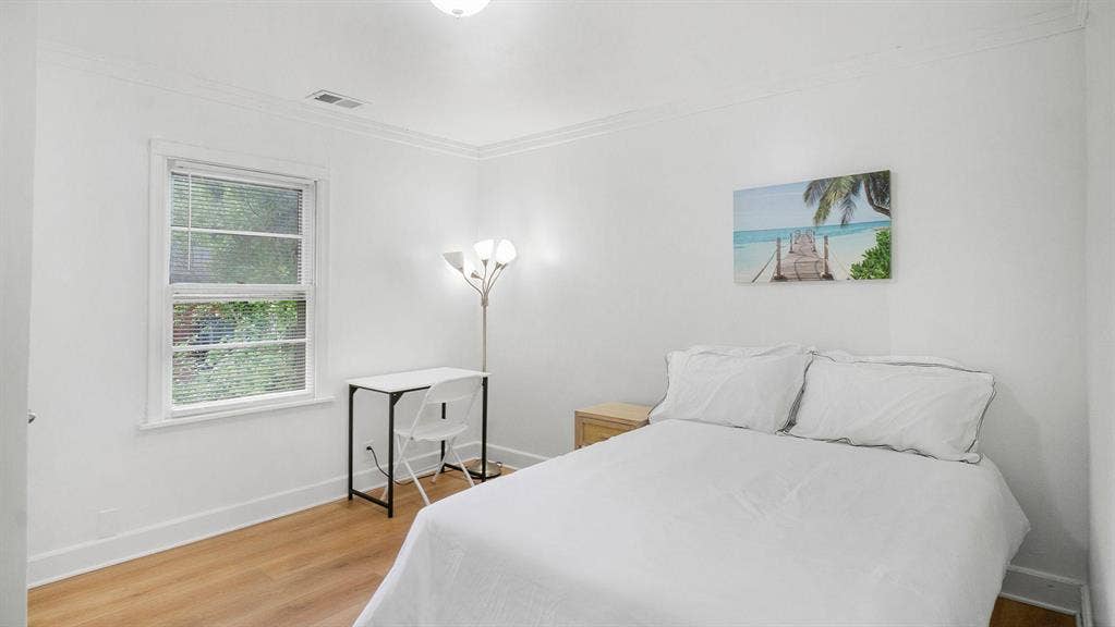 7 BR in Forest Park