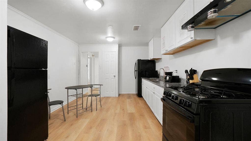 7 BR in Forest Park