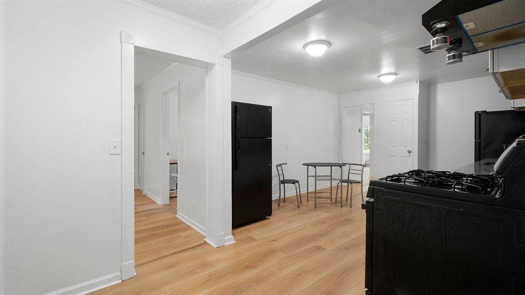 7 BR in Forest Park