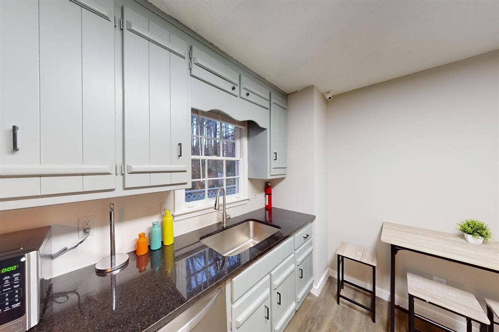10 BR in Marietta