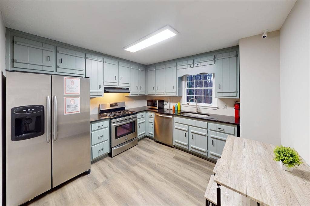 10 BR in Marietta