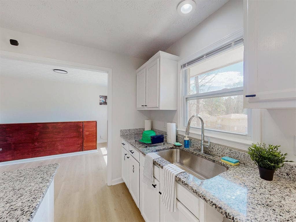 8 BR in Stonecrest
