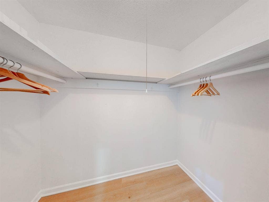 8 BR in Stonecrest