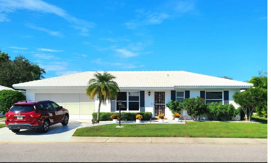 Private Entry in 55 Golf Community!