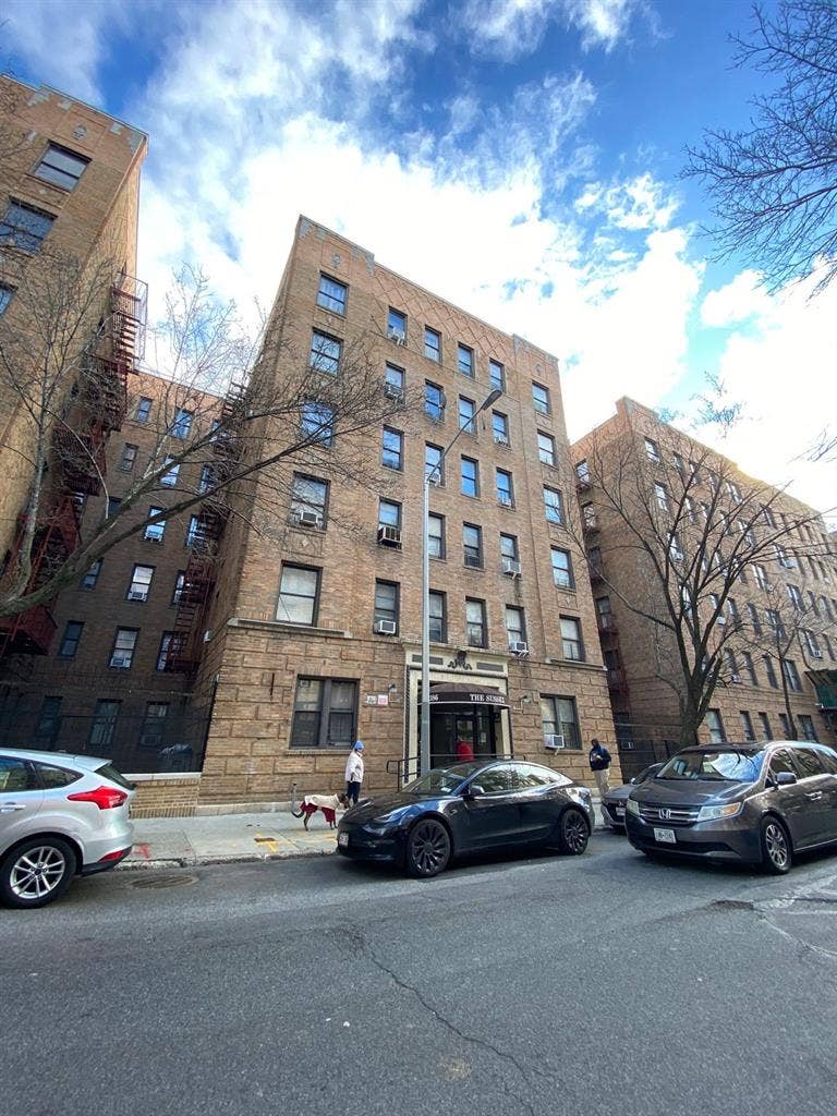 Spacious Room in the Bronx