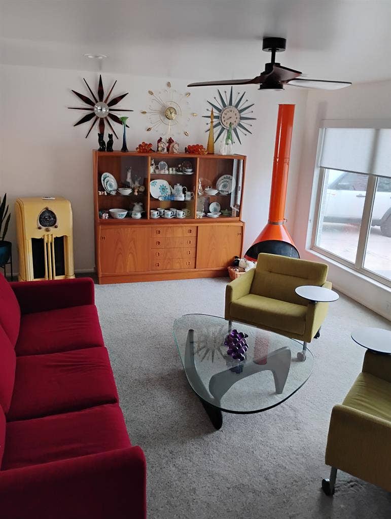 Looking for a roommate April 1st