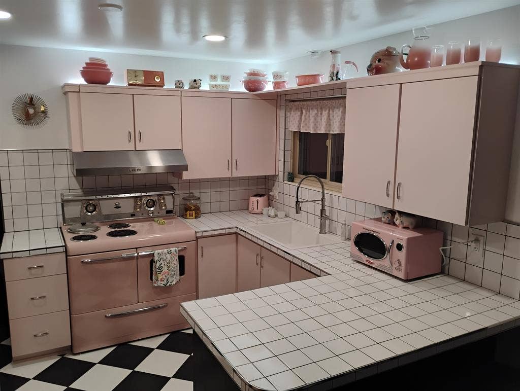 Looking for a roommate April 1st