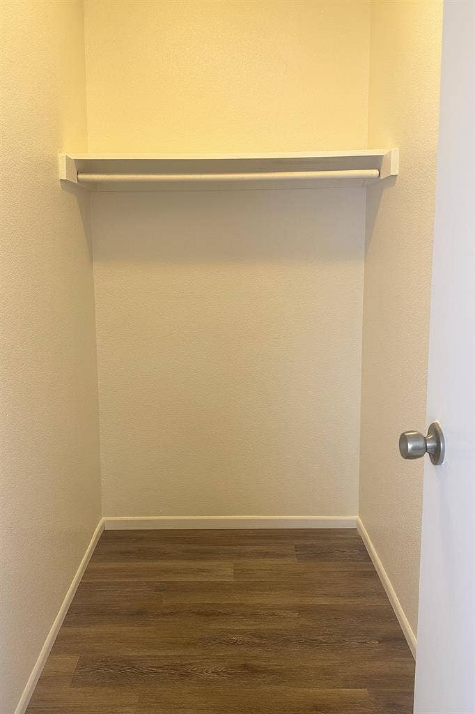 Large Room w/ Walk-In Closet $1500