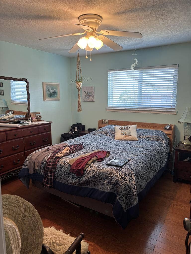 Queens Cove w private Bathroom