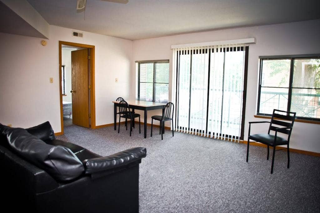1 BEDROOM SUBLEASE @ 392$