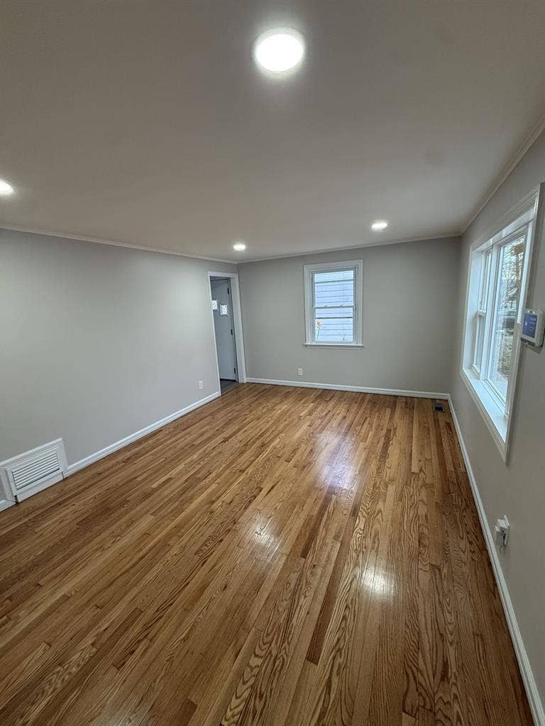 Room for rent in Woodbridge NJ