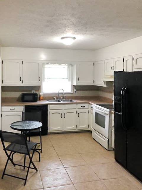 7 BR in Austell