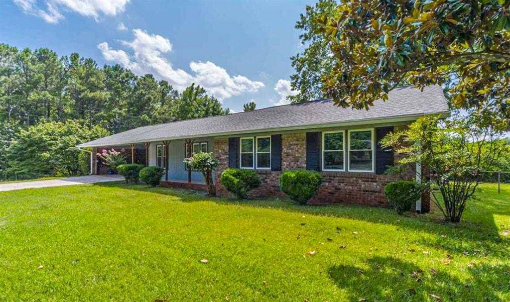 7 BR in Austell