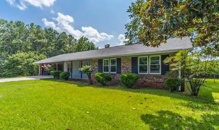 7 BR in Austell
