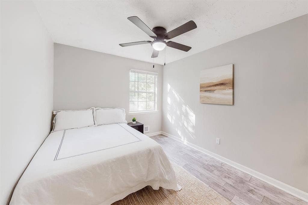 7 BR in Riverdale