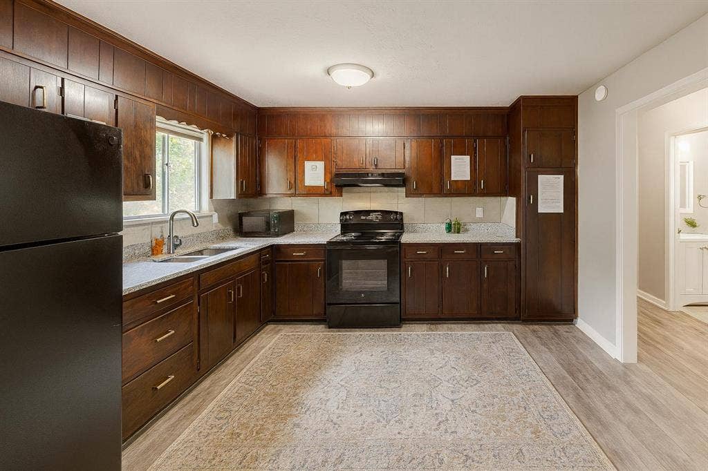7 BR in Riverdale