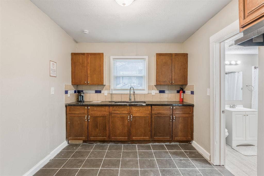 7 BR in Independence