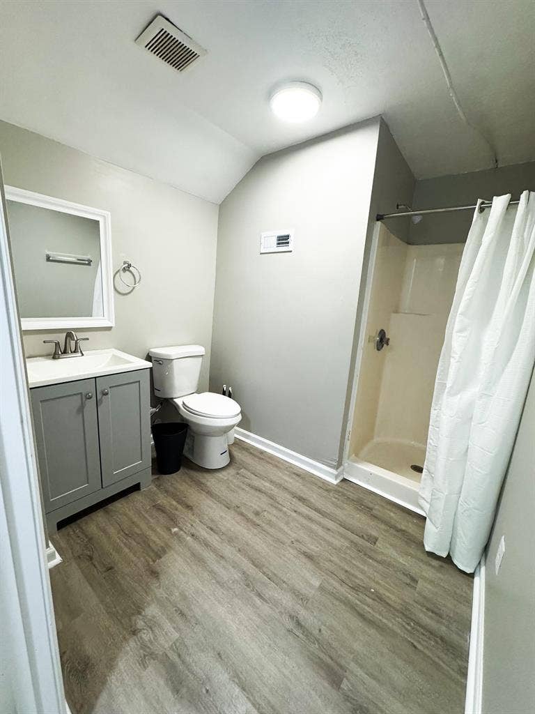 9 BR in Forest Park
