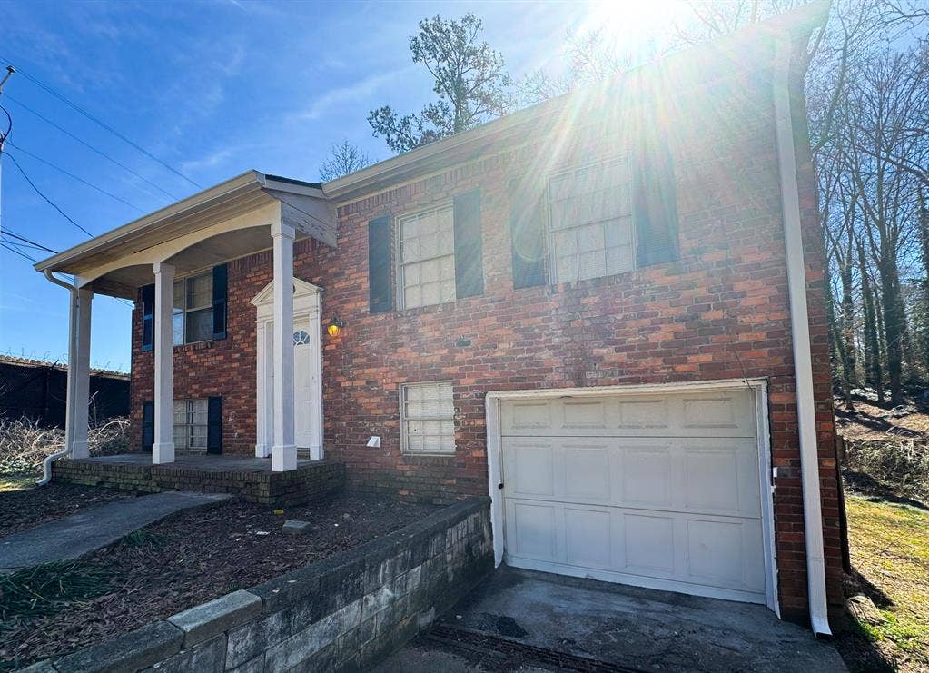 9 BR in Forest Park