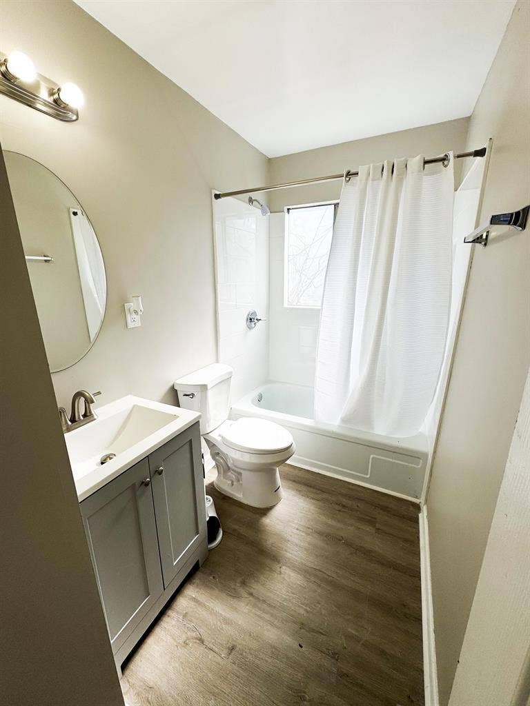9 BR in Forest Park