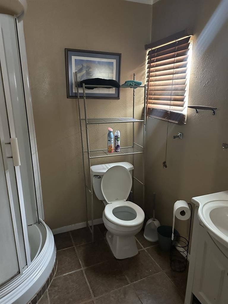 Efficiency for rent M/F