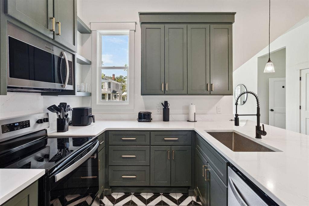 8 BR in Savannah