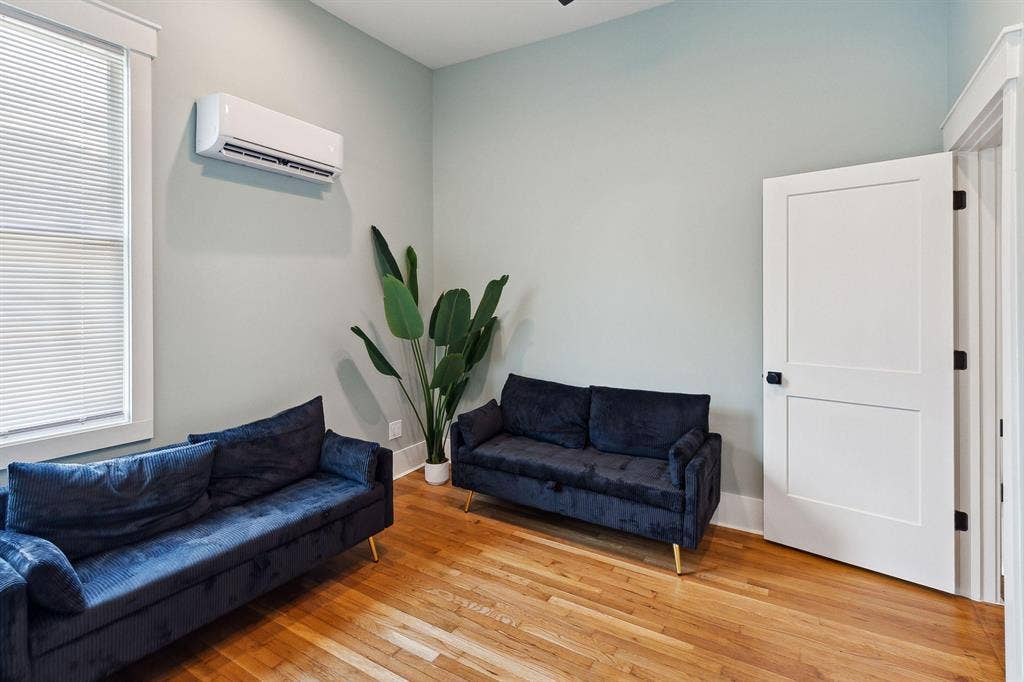 8 BR in Savannah