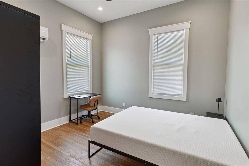 8 BR in Savannah