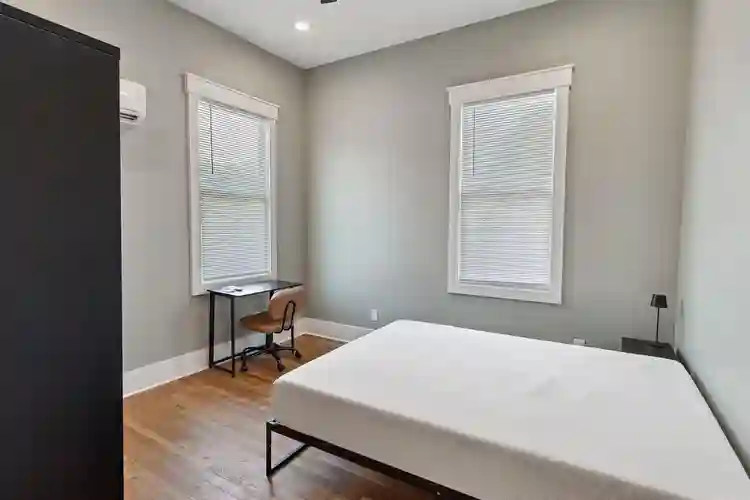 8 BR in Savannah