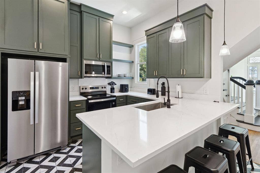 8 BR in Savannah