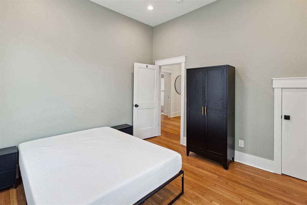 8 BR in Savannah