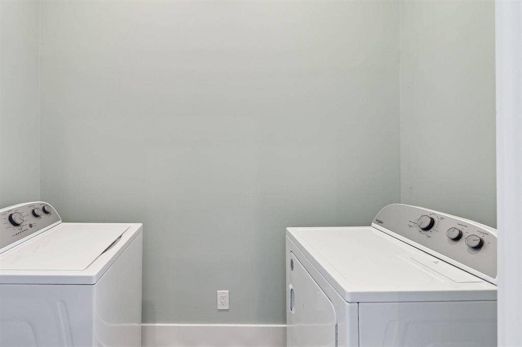 8 BR in Savannah