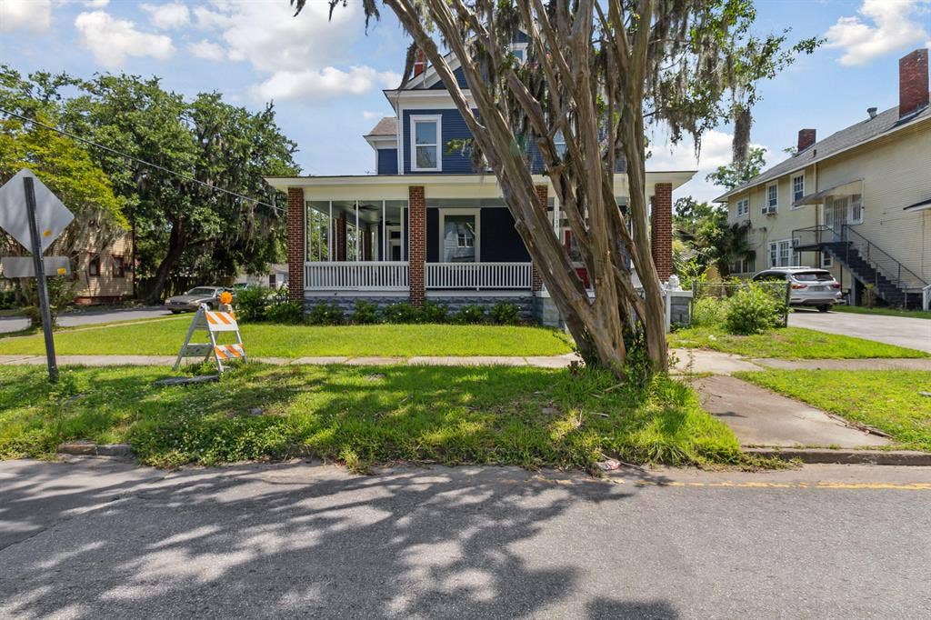 8 BR in Savannah