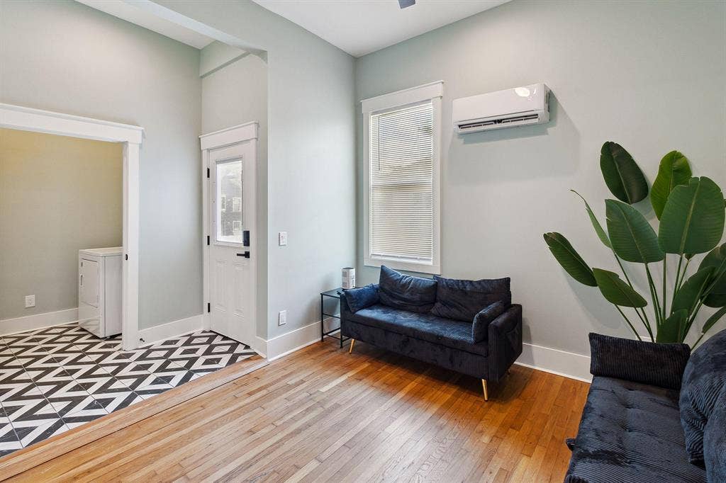 8 BR in Savannah