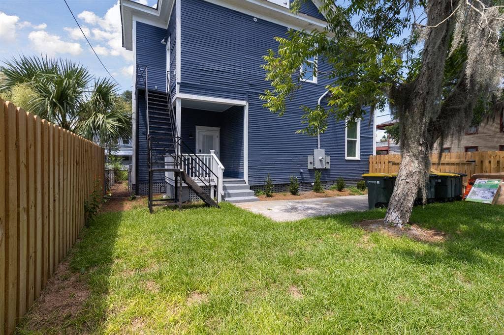 8 BR in Savannah