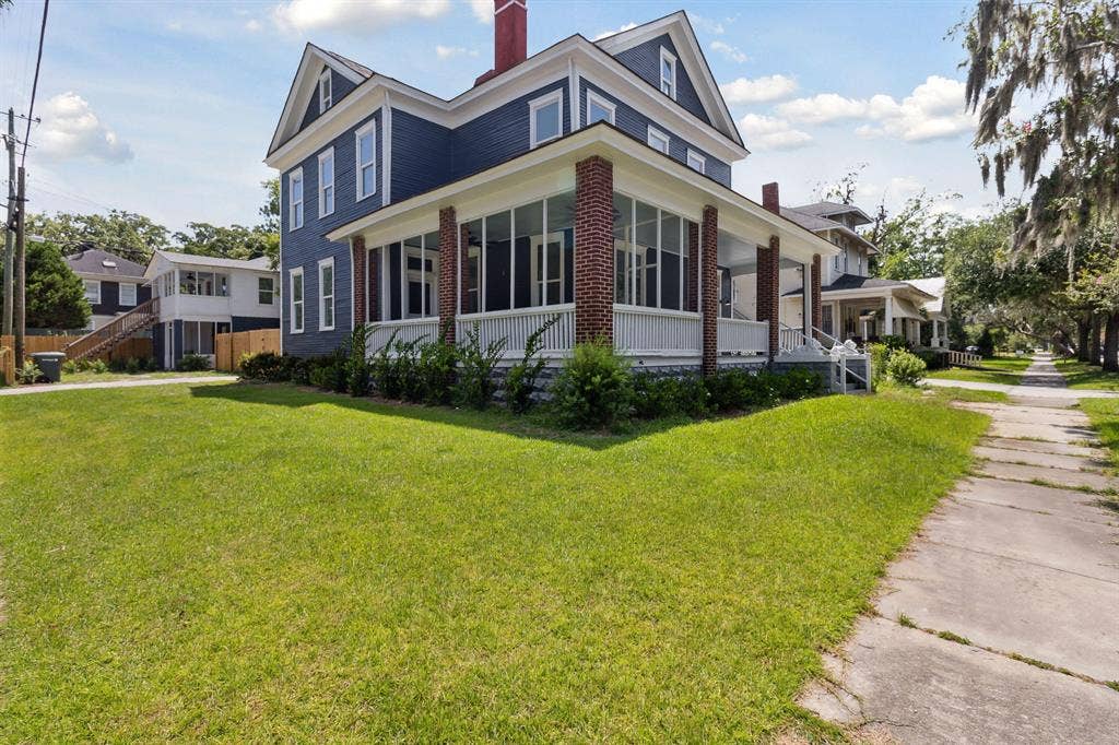 8 BR in Savannah