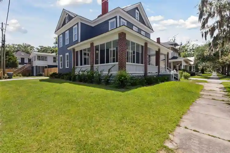 8 BR in Savannah