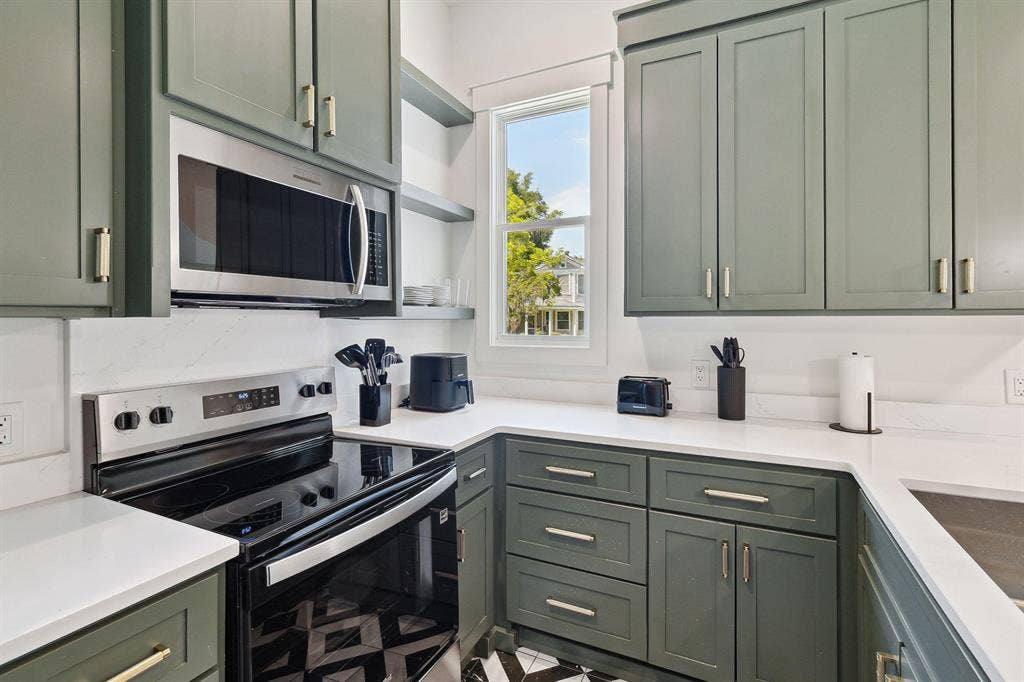 8 BR in Savannah