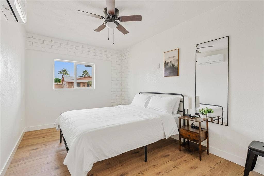 7 BR in Glendale