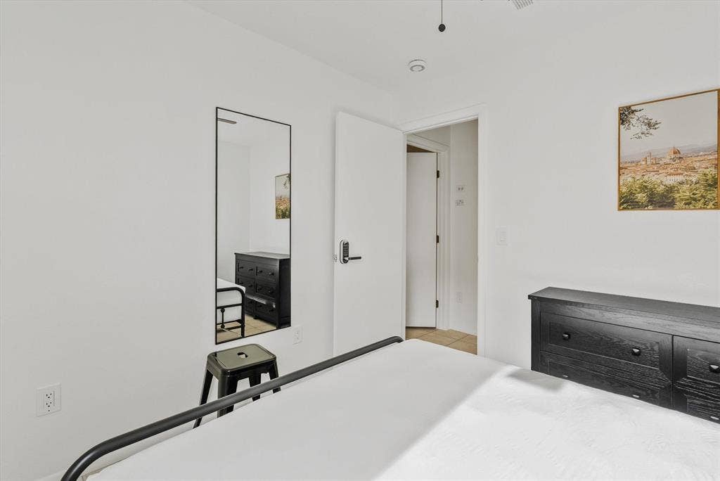 7 BR in Glendale