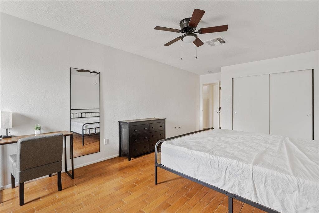 7 BR in Glendale