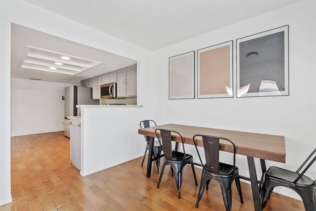 7 BR in Glendale