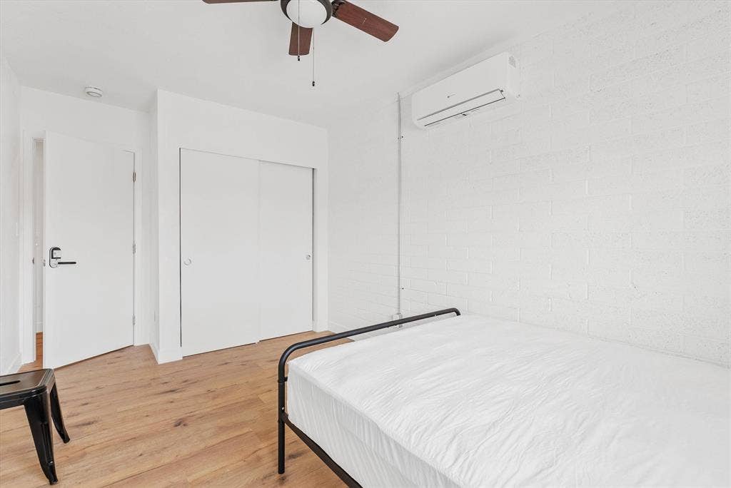 7 BR in Glendale