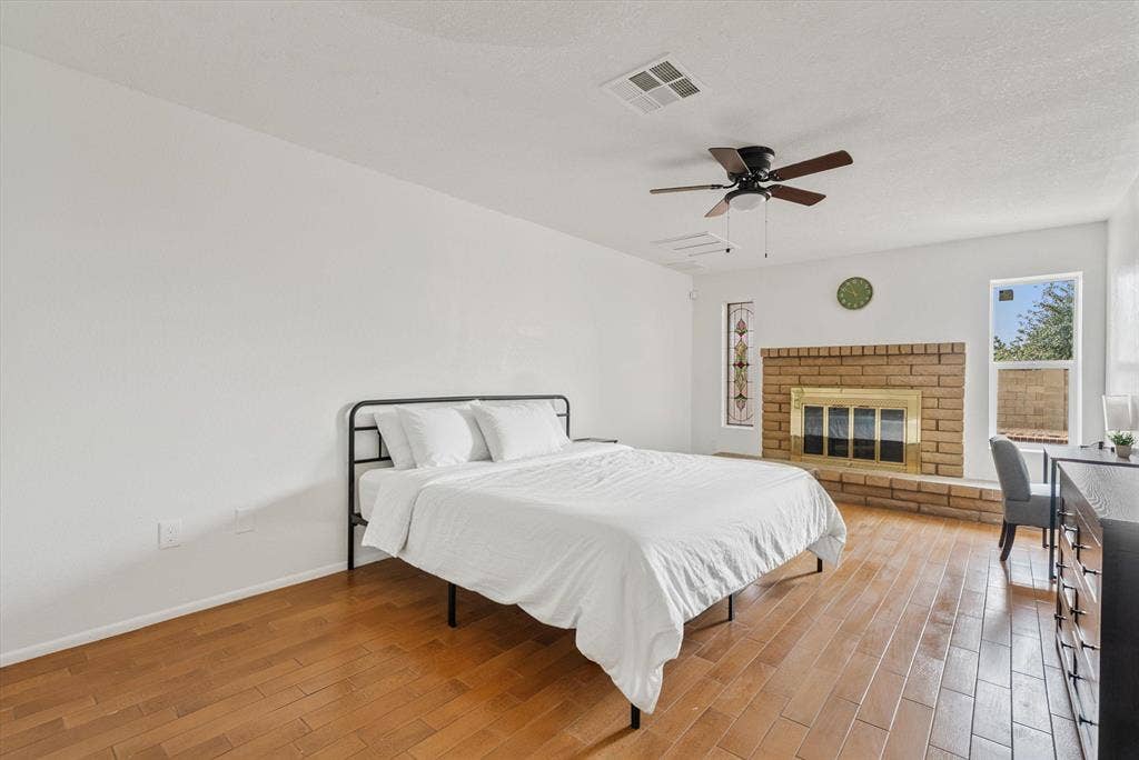 7 BR in Glendale