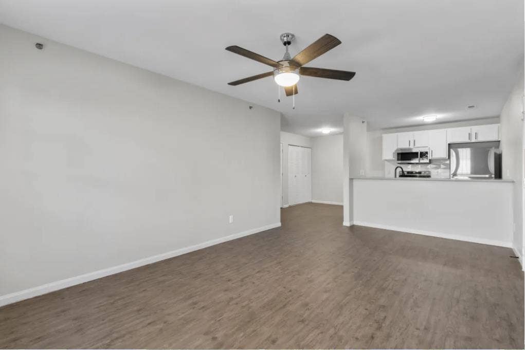 750 Monthly Apartment w 2 Roommates