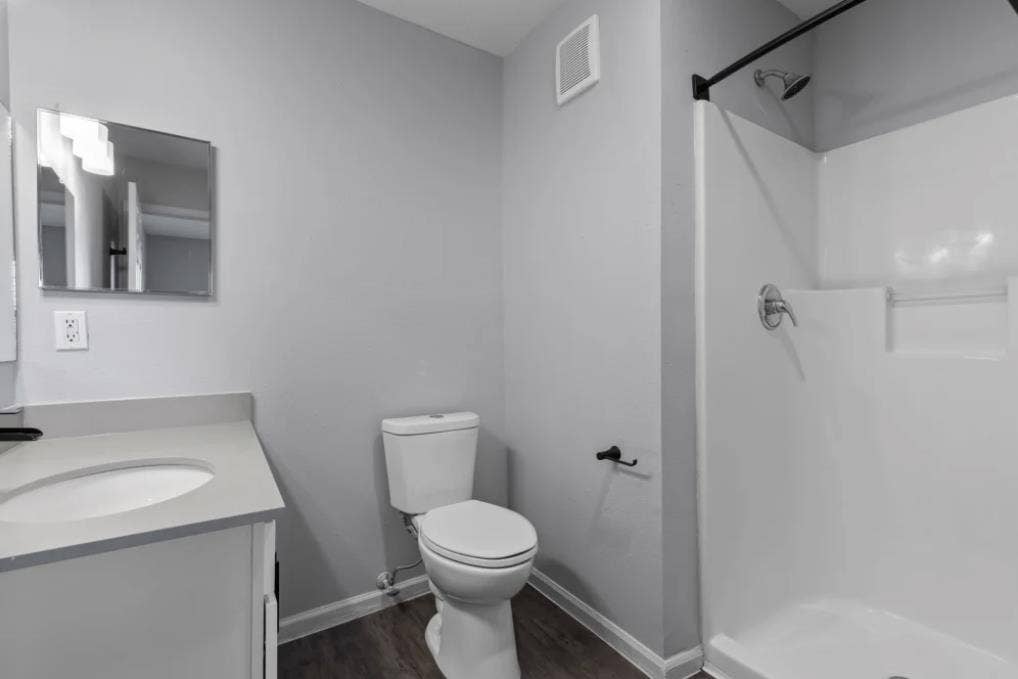 750 Monthly Apartment w 2 Roommates