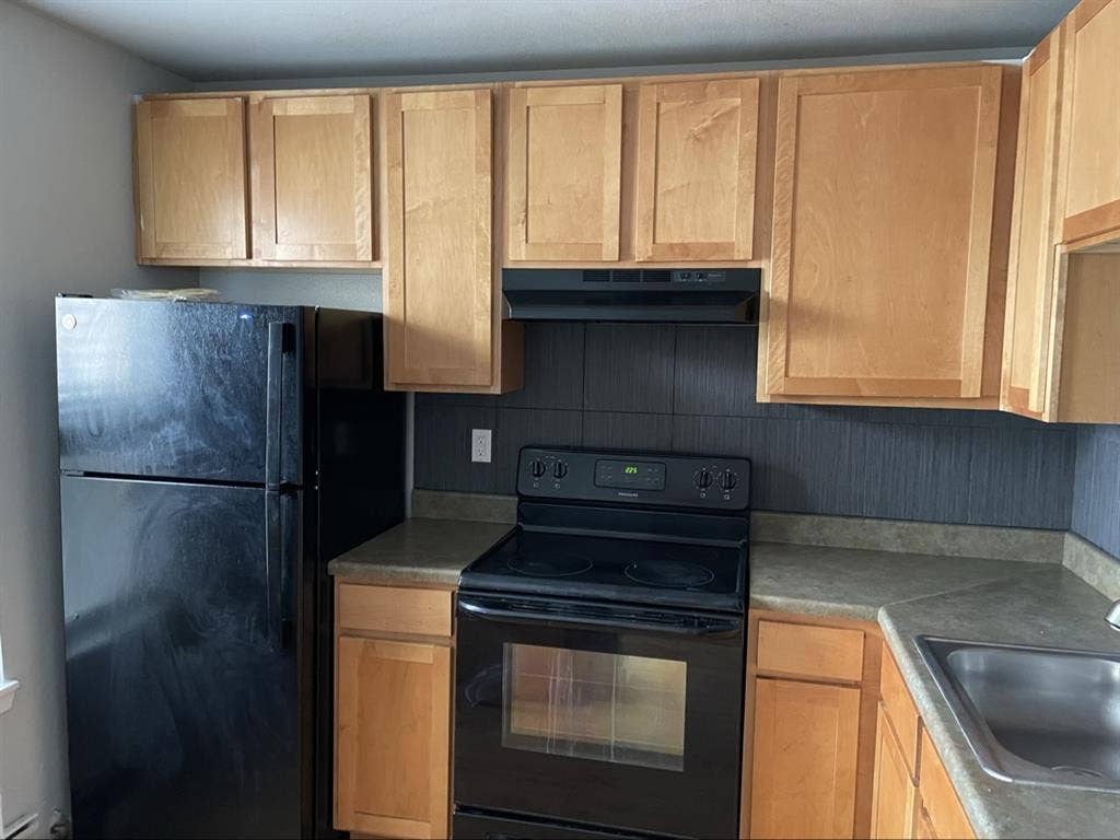 Need a roommate to apply with!