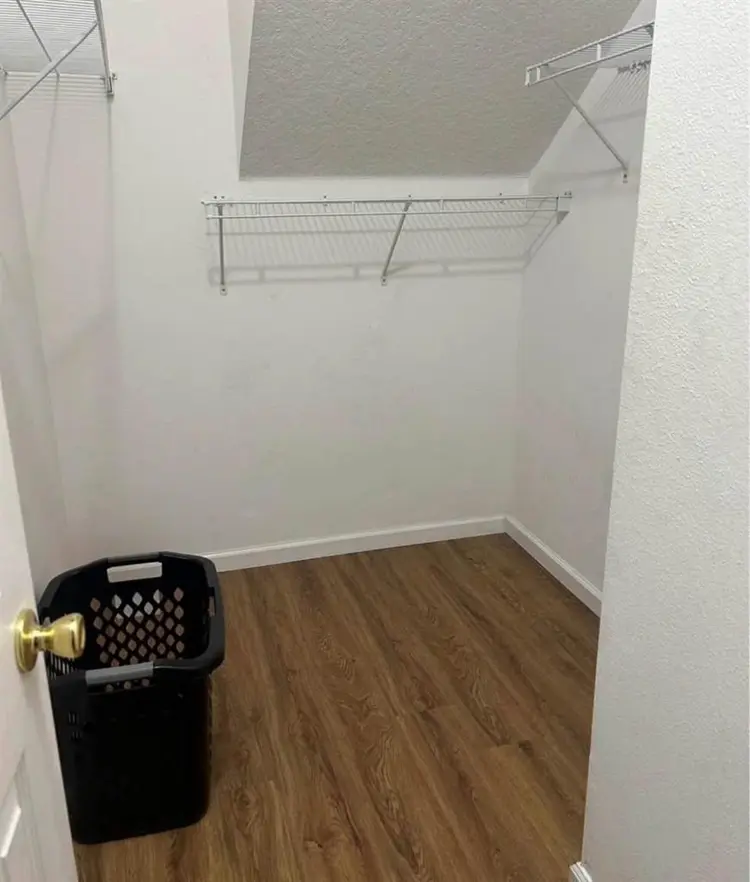 Master BR/Private Bath in 5 BR home