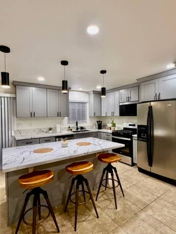 FULLY FURNISHED PRIVATE ROOM